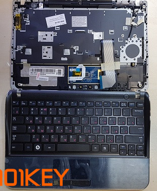 Клавиатура для ноутбука Samsung NF210 черная, верхняя панель в сборе (черная)